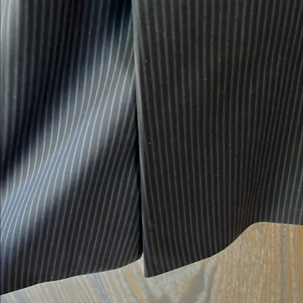 Hugo Boss Suit Black Pinstripe, 100% Virgin Wool, Made in USA, 40R - Picture 8 of 16